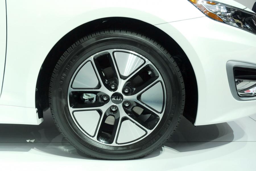  Kia Optima Hybrid 2011 года  (фото 14 из 29)